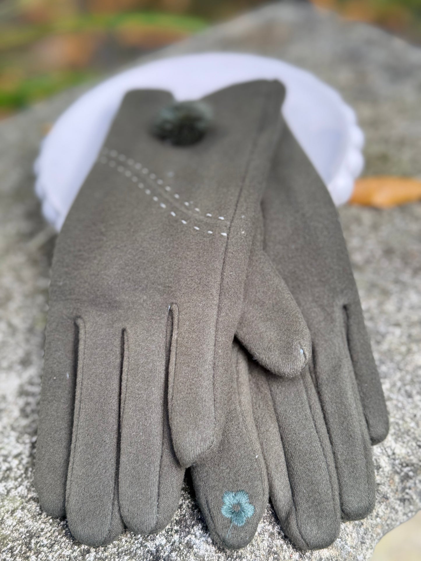 Lilly Small Pom Pom/Stitch Glove - 5 colours