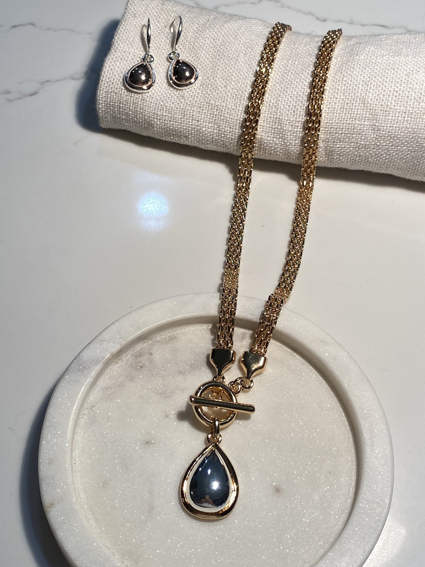 Tear Drop Necklace and Earrings