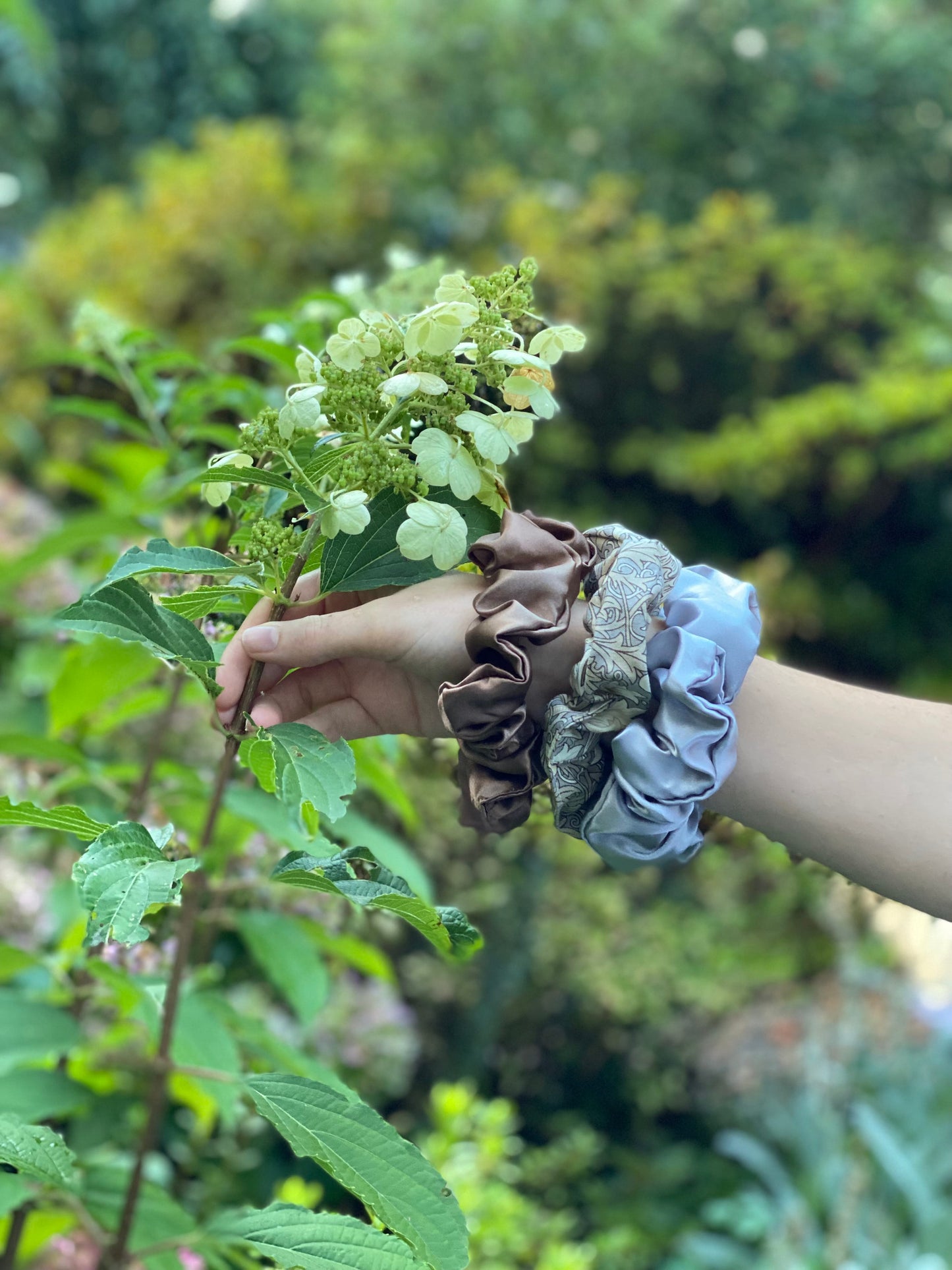 Silver/Chocolate Scrunchie Pack